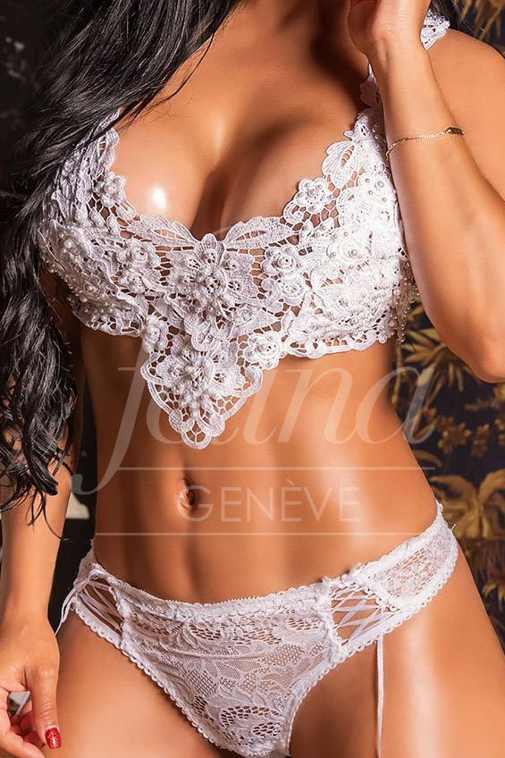 Escort de lujo para salidas a hotel en Geneve, lencería blanca, Bianca