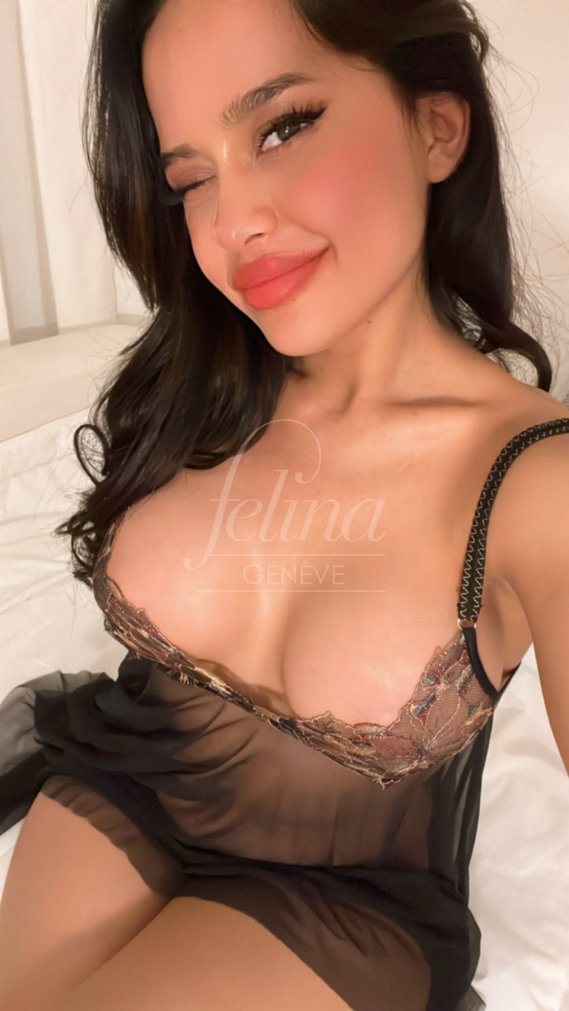 Geneva escort with subtly operated breasts for titjob at Felina Genève, Ana