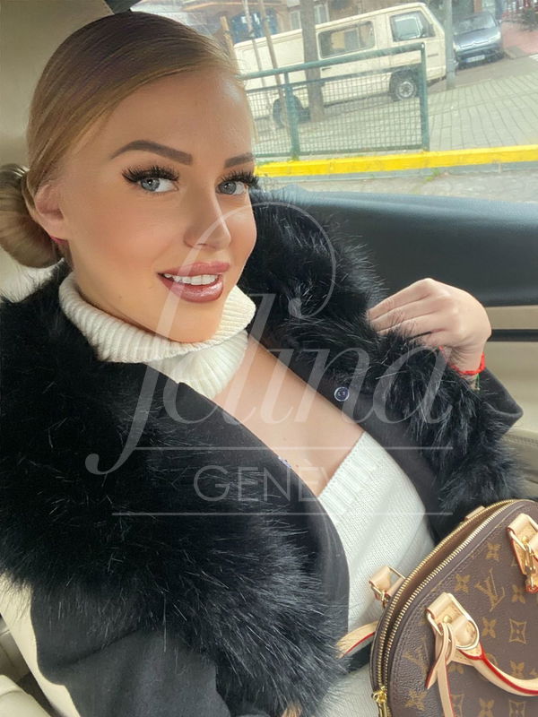 Escort rubia de lujo para salidas a domicilio en Ginebra