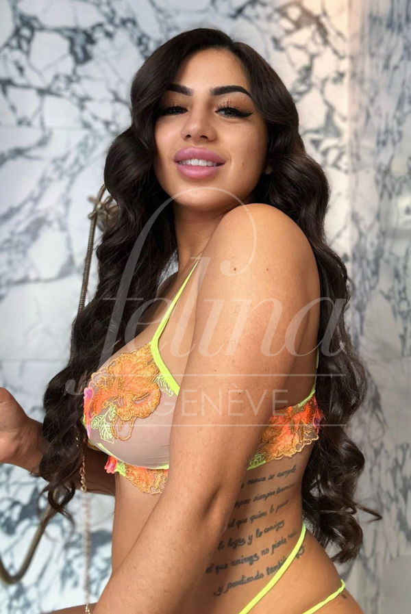 Geneva masseuse with natural body for body to body massage in Geneva