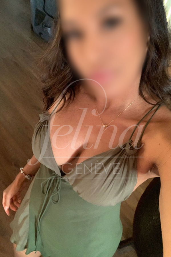 Eaux Vives escort girl for erotic massage at the brothel Felina Genève