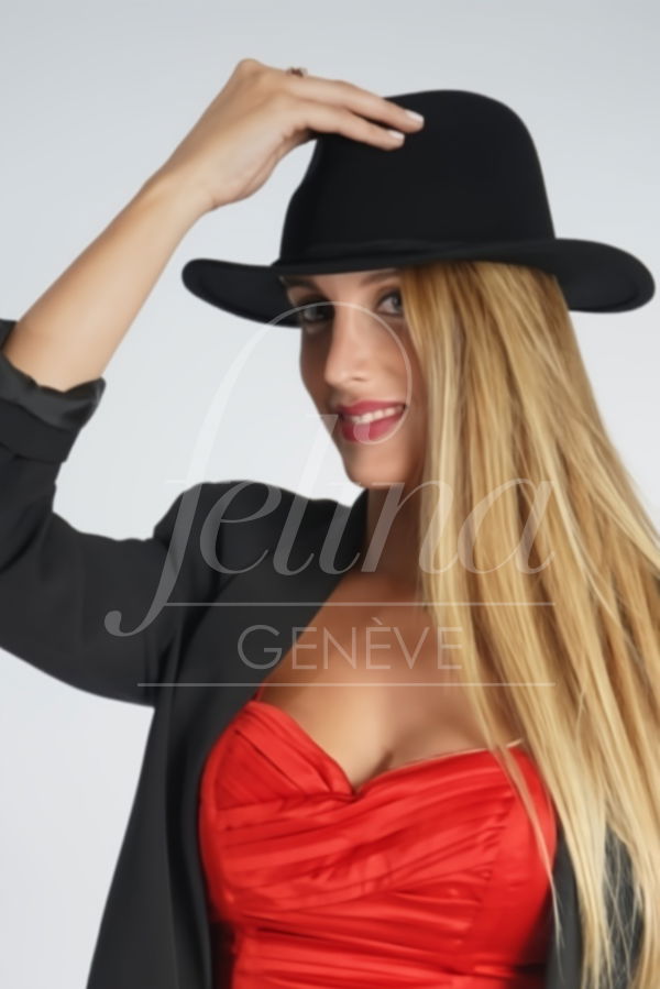 Blonde escort for home and hotel outcall escort services in Geneva