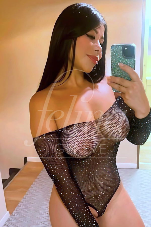 Escort sensual con cuerpo natural para Girlfriend Experience o GFE en Ginebra